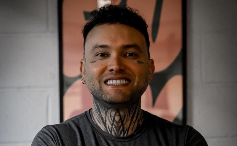 Realismo brasileiro ganha força no exterior e impulsiona trajetória internacional de tatuador que mira os EUA