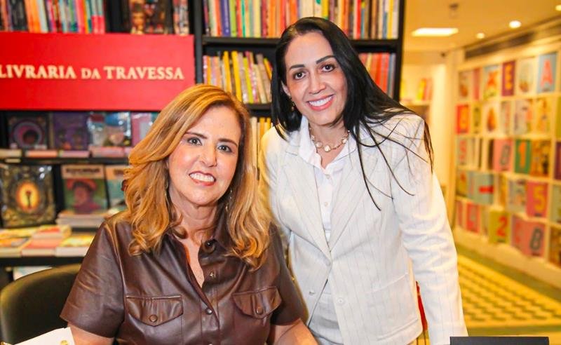 Ylana Miller reúne público recorde no lançamento de “A Vida Profissional como Ela É” no Rio Ylana e a CEO da Editora Leader, Andreia Roma