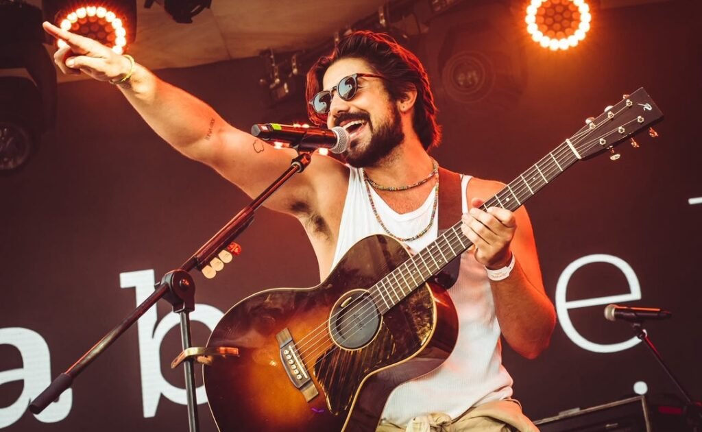 Gabriel Gonti transforma experiência no Rock in Rio em combustível para a carreira e fala sobre a importância de celebrar cada conquista