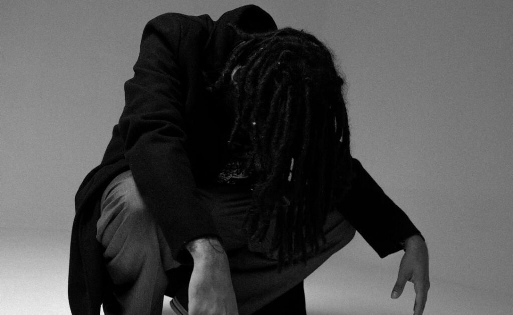 Coruja e Tropkillaz se unem em “Pássaro de Fogo”, single que antecede novo álbum do artista